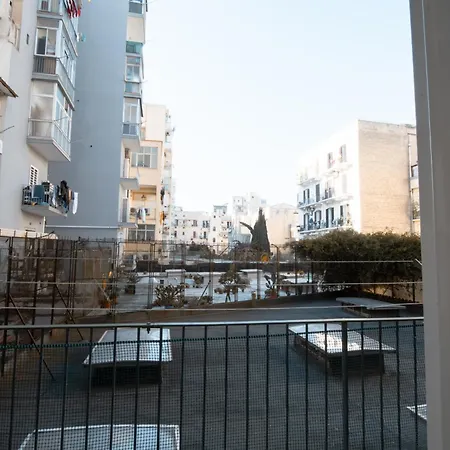 Booklovers شقة باري